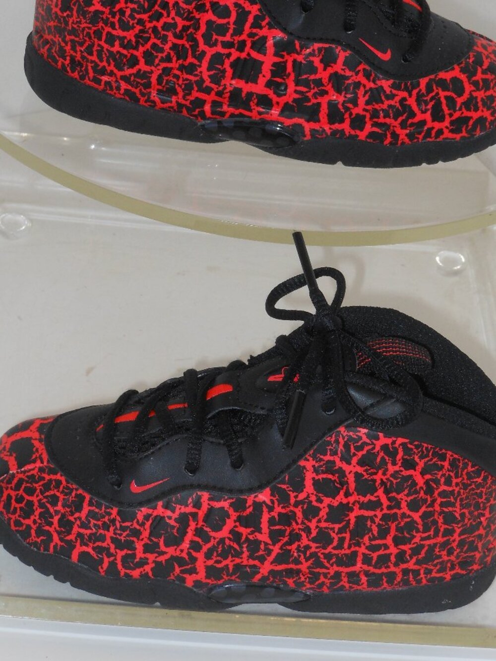 NIKE TODDLER BLACK AND RED LACE-UP SNEAKERS SIZE 9C